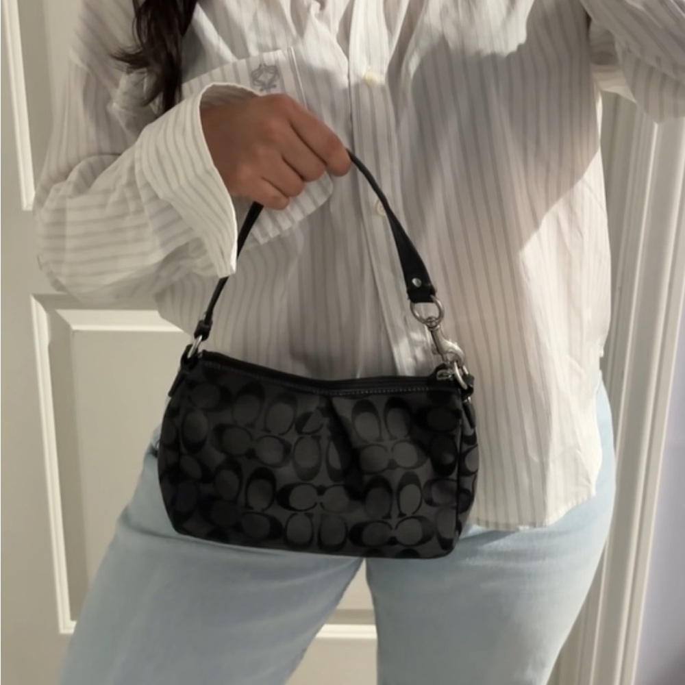 🍎🍎SOLD🍎🍎Coach black signature monogram shoulder bag - Picture 2 of 11